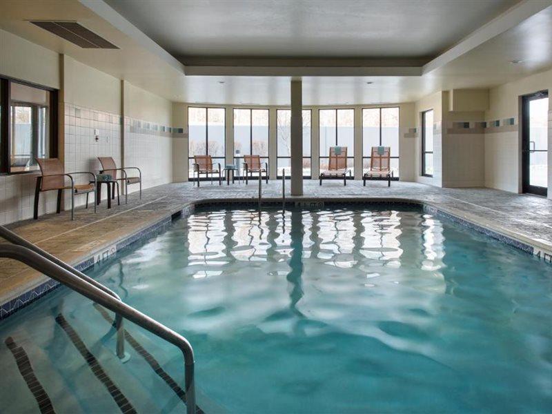 Готель Courtyard By Marriott Lebanon Екстер'єр фото
