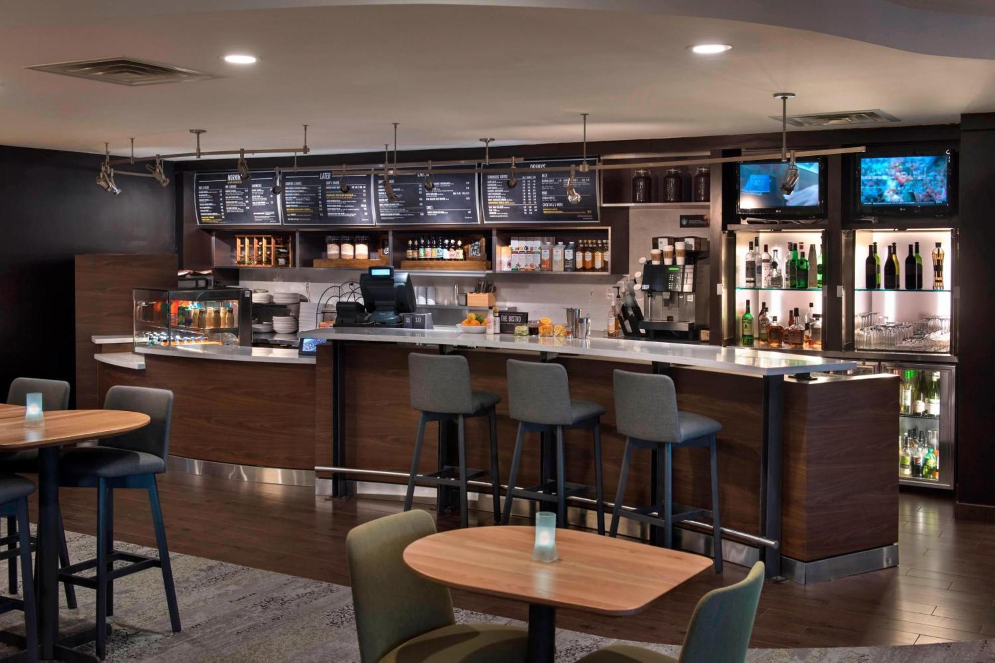 Готель Courtyard By Marriott Lebanon Екстер'єр фото