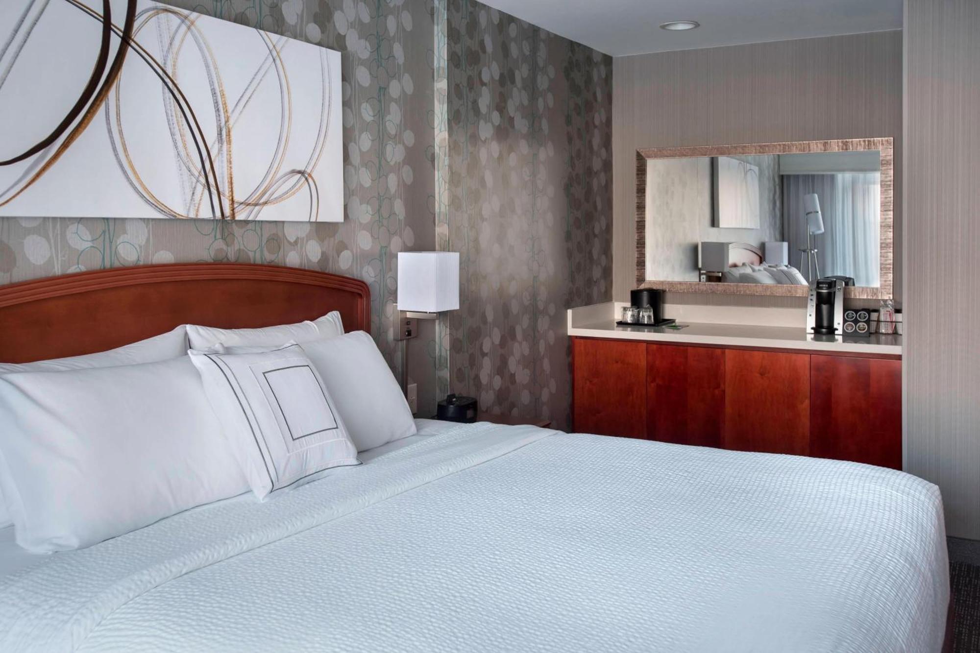 Готель Courtyard By Marriott Lebanon Екстер'єр фото