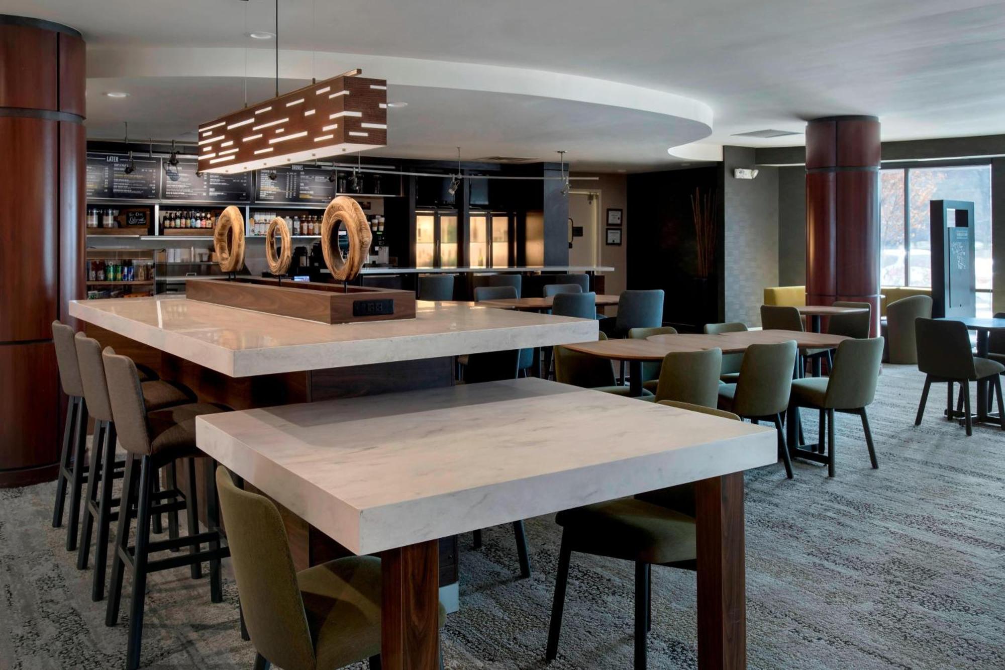 Готель Courtyard By Marriott Lebanon Екстер'єр фото