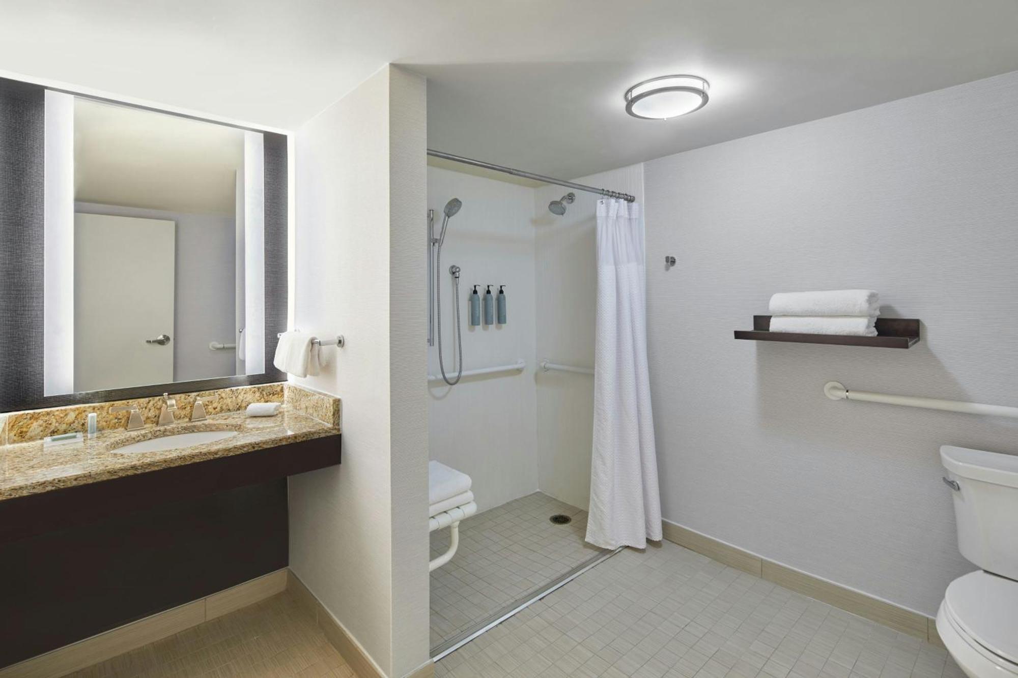 Готель Courtyard By Marriott Lebanon Екстер'єр фото