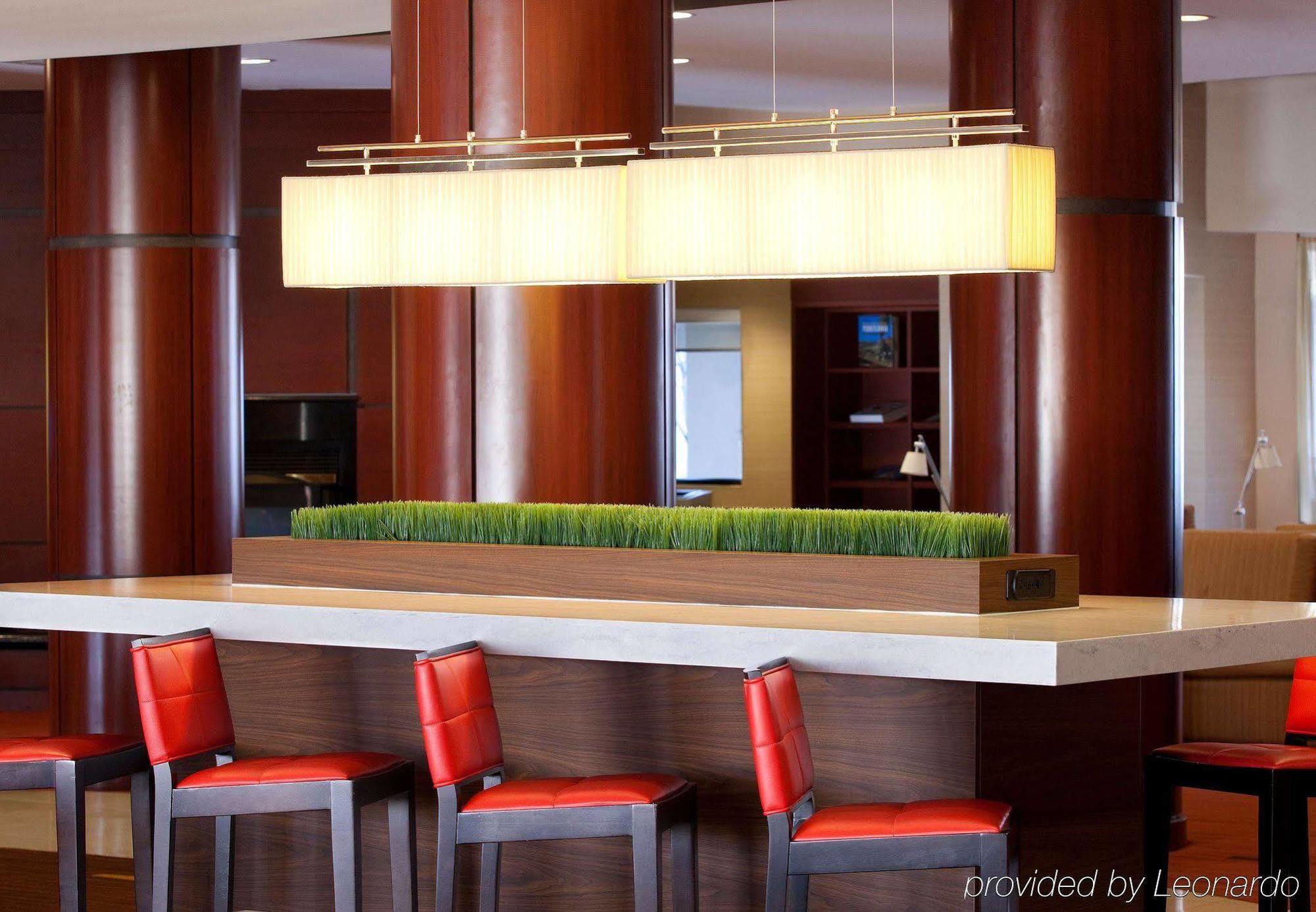 Готель Courtyard By Marriott Lebanon Ресторан фото